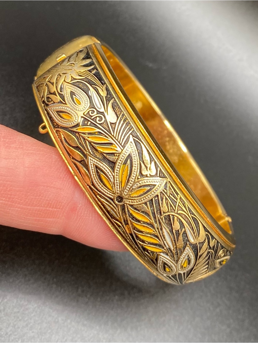 Vintage Gold Floral Engraved Hinged Bracelet - Women Jewelry